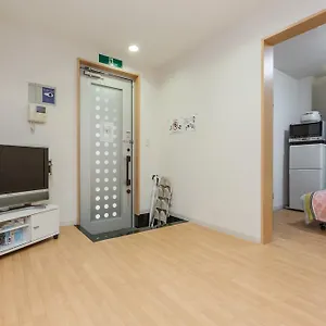 https://awaza-house-1.hotels-osaka.net